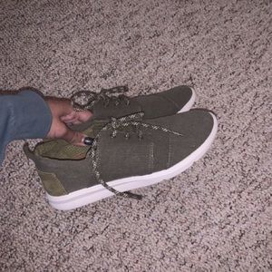 toms never worn olive sneakers